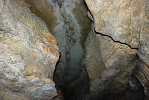 Tecto de meandro com estalactites associadas a fractura, X-Cave @ JACrispim-CeGUL-SPE, 2009