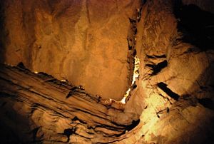 Bloco de tecto destacado por canais de tecto, Organ Cave@ JACrispim-CeGUL-SPE, 2009