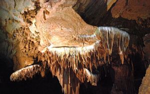 Dois discos de calcite nas Grand Caverns, Virginia @ JACrispim-CeGUL-SPE, 2009