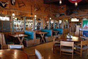 Restaurante e lojas que antecedem a entrada na Grand Canyon Caverns @JACrispim - CeGUL- SPE, 2009