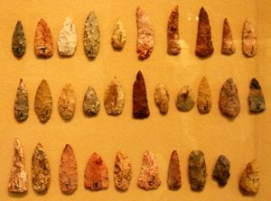 Artefactos líticos em sílex dos índios Plum Bayou expostos em Toltec Mounds @JACrispim-GeGUL-SPE, 2009