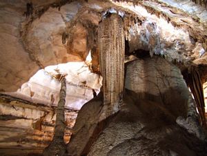 Cúpula com concrecionamento associado, Blanchard Springs Caverns @ Pilar Vicente-SPE, 2009